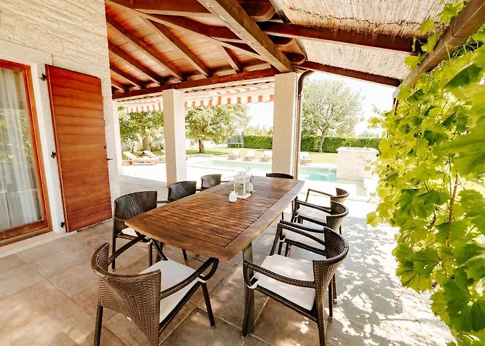 Alma Mit Privatem Saltwater Pool Ferienhaus